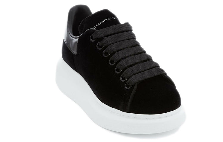 (WMNS) Alexander McQueen Oversized Sneaker 'Black Suede' 482142W4FKT1000