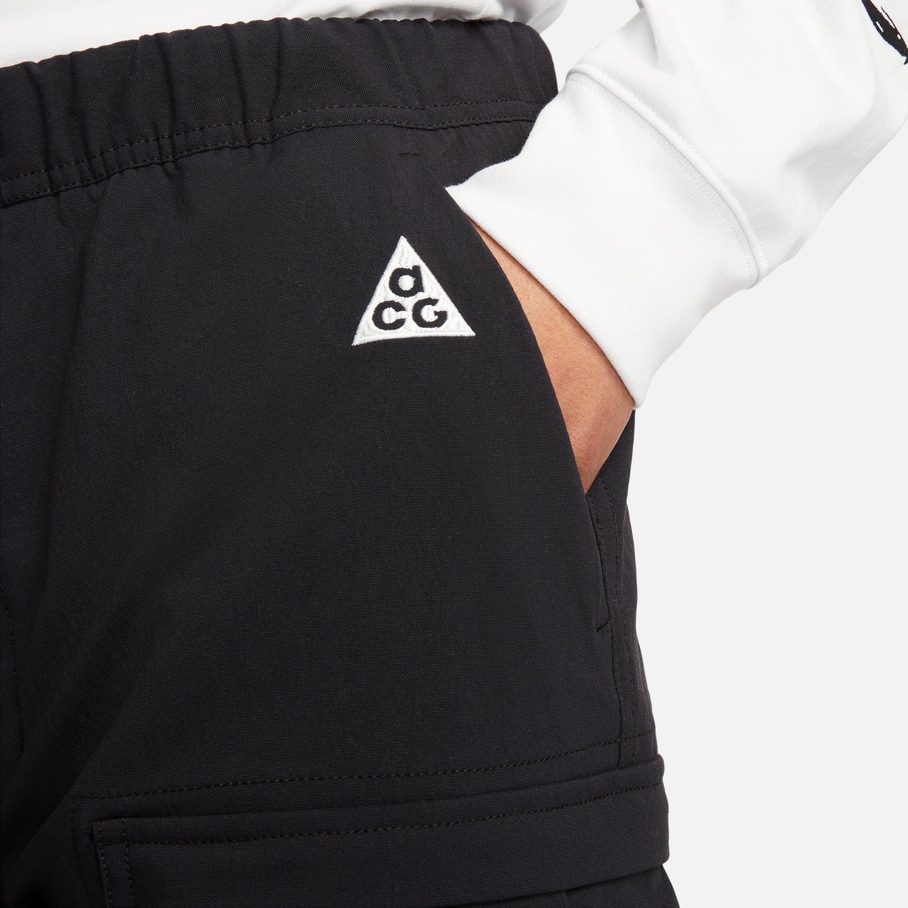 Nike ACG Smith Summit Cargo Pants Asia Sizing 'Black' FN0429-010
