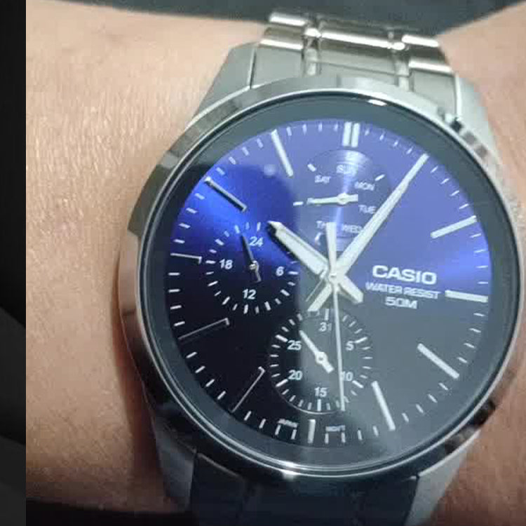 Sports Blue Gradient Blue Analog MTP-E330D-2AVDF