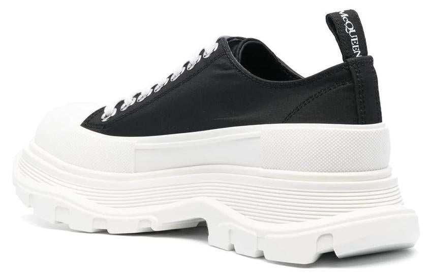(WMNS) Alexander McQueen Tread Slick Low Lace Up Graffiti Shoes 'White Black' 708753W4RQ21041