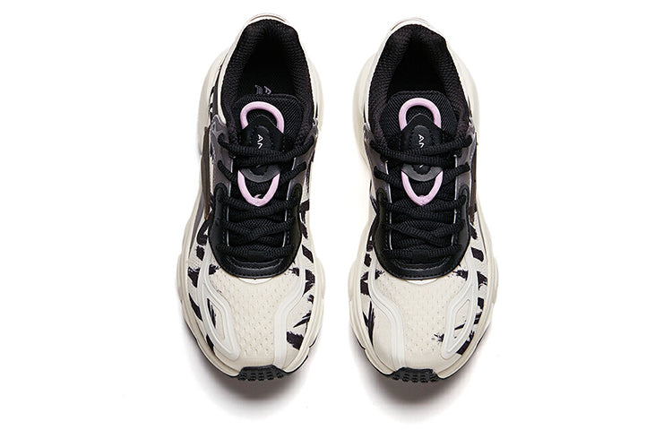(WMNS) ANTA Running Series Sneakers Leather 'White Black Grey' 122135590-3