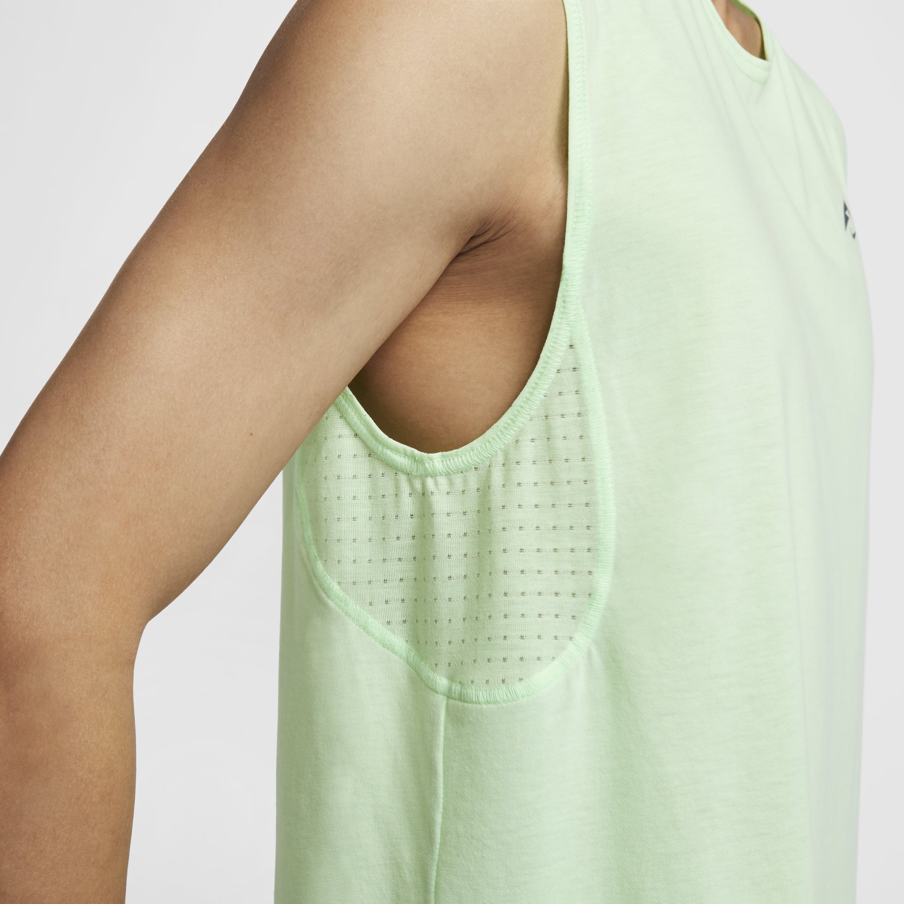 Nike Dri-FIT Solar Chase Sleeveless T-Shirt 'Green' FN3310-376