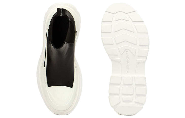 (WMNS) Alexander McQueen Chelsea Tread Ankle Boot 'Black White' 635714WHZ611071