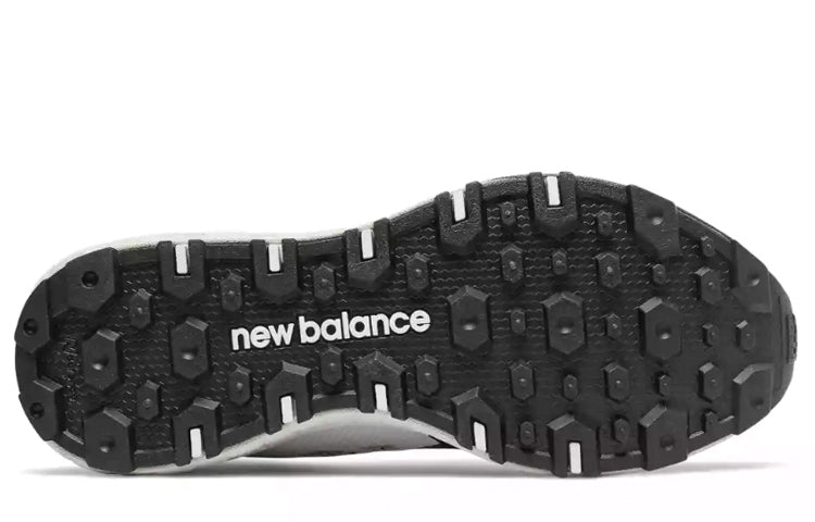 (WMNS) New Balance Fresh FoamCrag v2 B-Wide Black/White WTCRGLW2