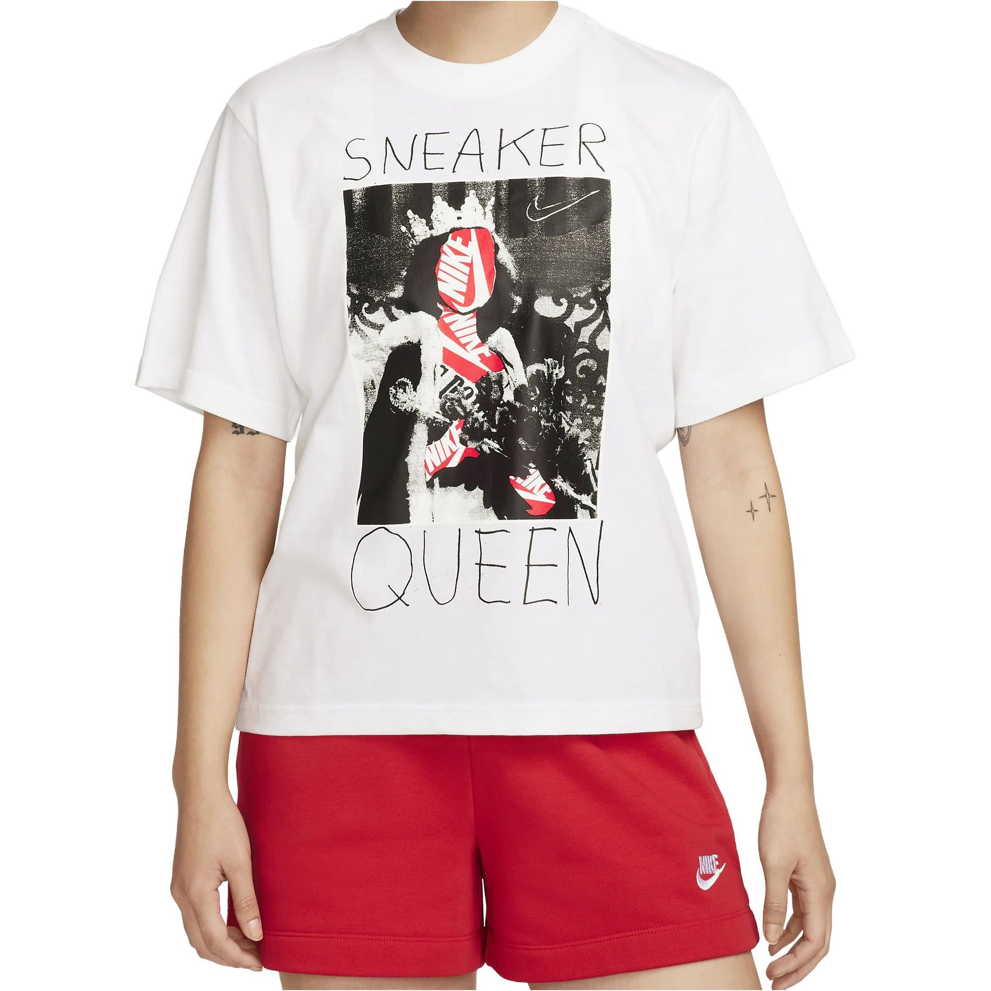(WMNS) Nike Sneaker Queen T-Shirt 'White' FD2532-100