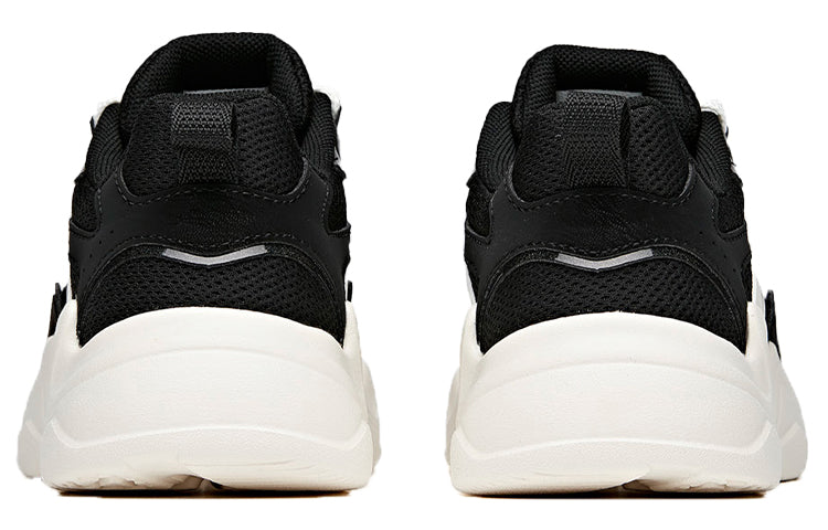 (WMNS) ANTA Life Series Sneakers 'Black White' 122028887-3