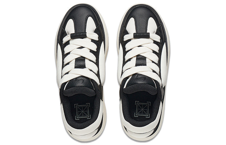 (WMNS) Li-Ning YunYou C4D 'Black White' AZGT090-2