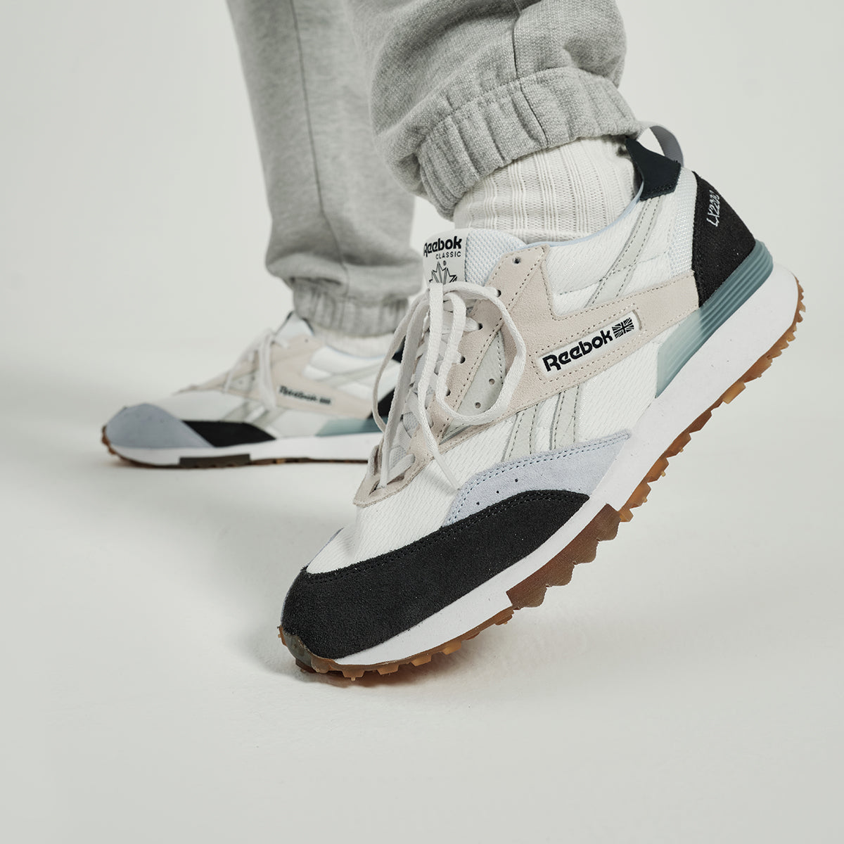 Reebok LX2200 'White Black' 100074413