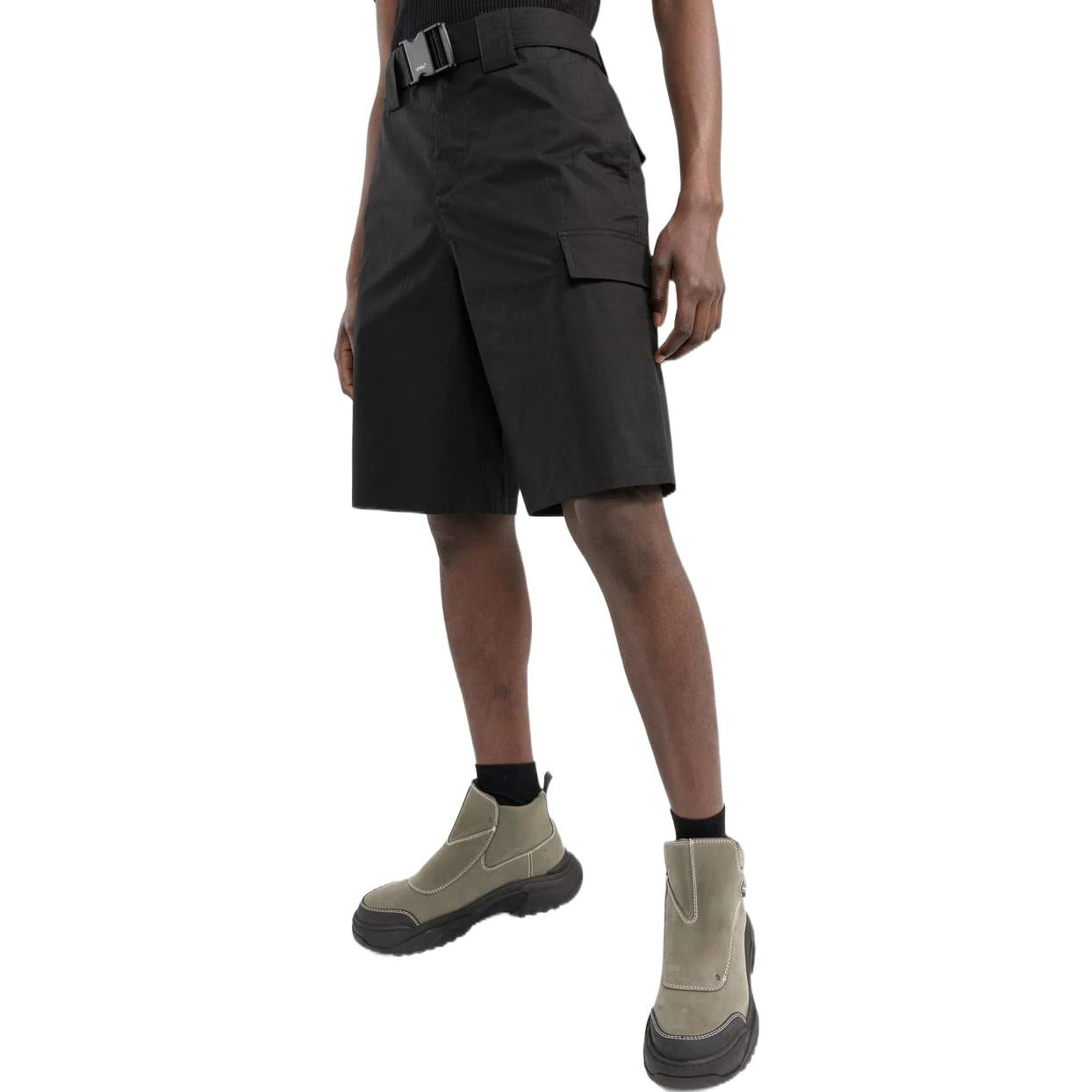 Men's Off-White SS22 Solid Color Buckle Big Pocket Cargo Straight Shorts Loose Fit Black OMCB059C99FAB00110001000
