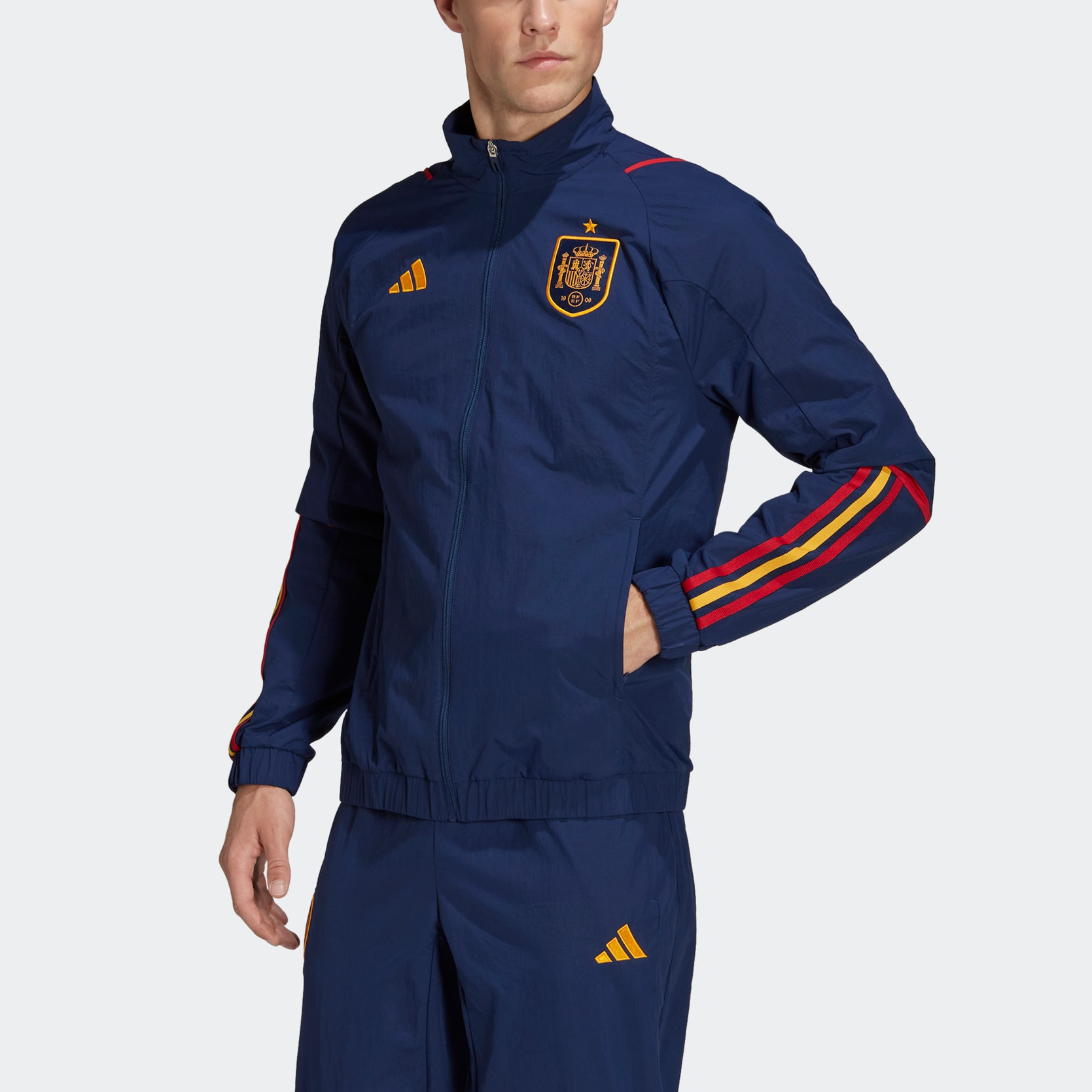 adidas FW22 Logo HE8813