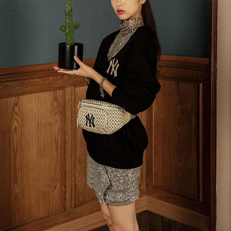 MLB New York Yankees Vintage Embroidery Logo Long-Sleeve Fleece Unisex Black 31MTM1041-50L
