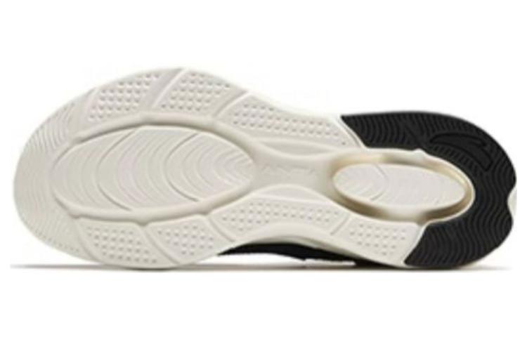 (WMNS) ANTA Running Shoes 'Black White' 922345575-4