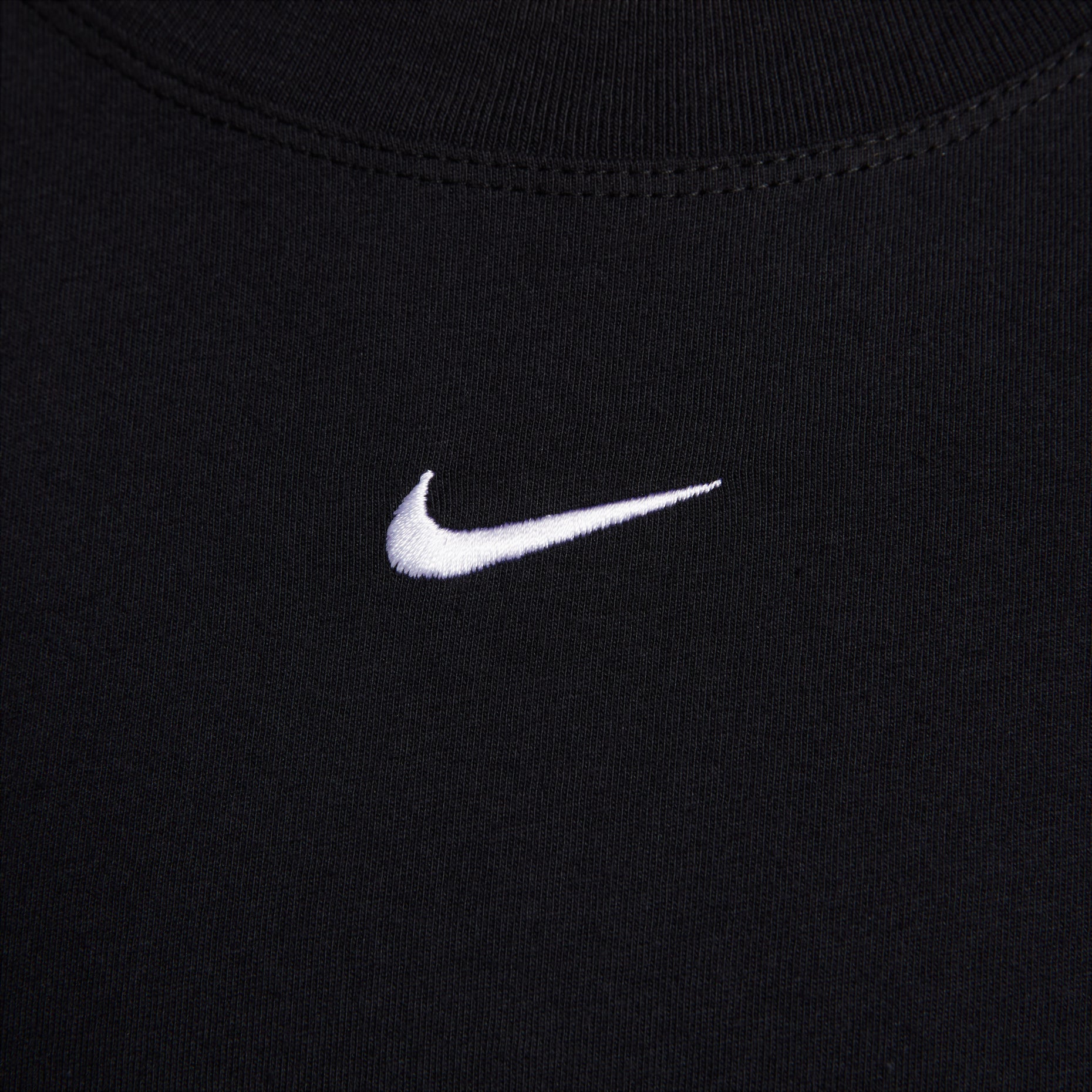 (WMNS) Nike Sportswear Small Swoosh T-shirt Asia Sizing 'Black' FD4150-010
