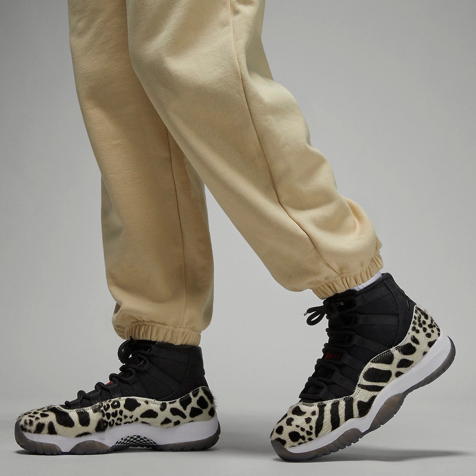 (WMNS) Air Jordan Flight Fleece Trousers 'Beach' DQ4607-234