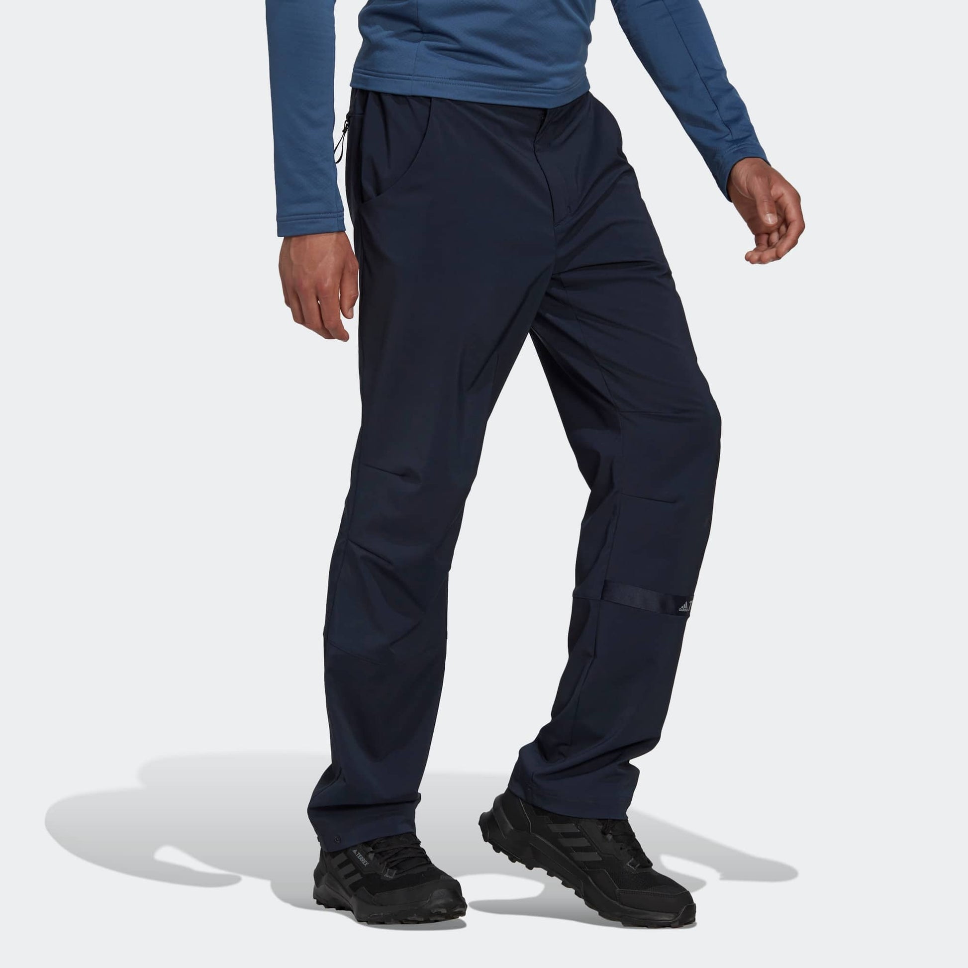 adidas Logo HF0851
