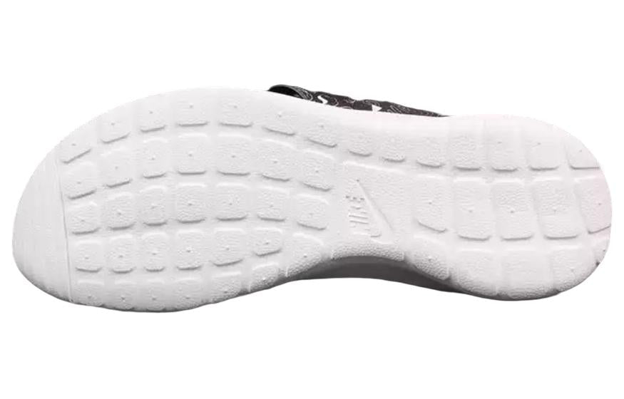 (WMNS) Nike Roshe One Sandal Print 'Black White' 832644-011