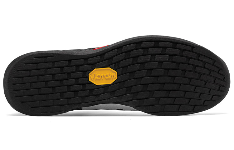 New Balance Minimus Prevai Black/White MXMPLW1