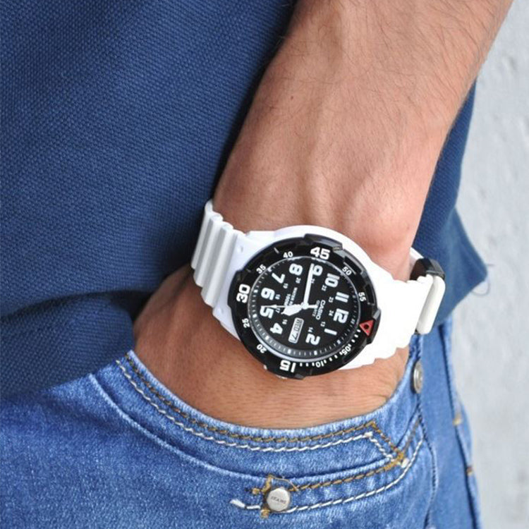 CASIO Diving Sports /White Mens Black Analog MRW-200HC-7B