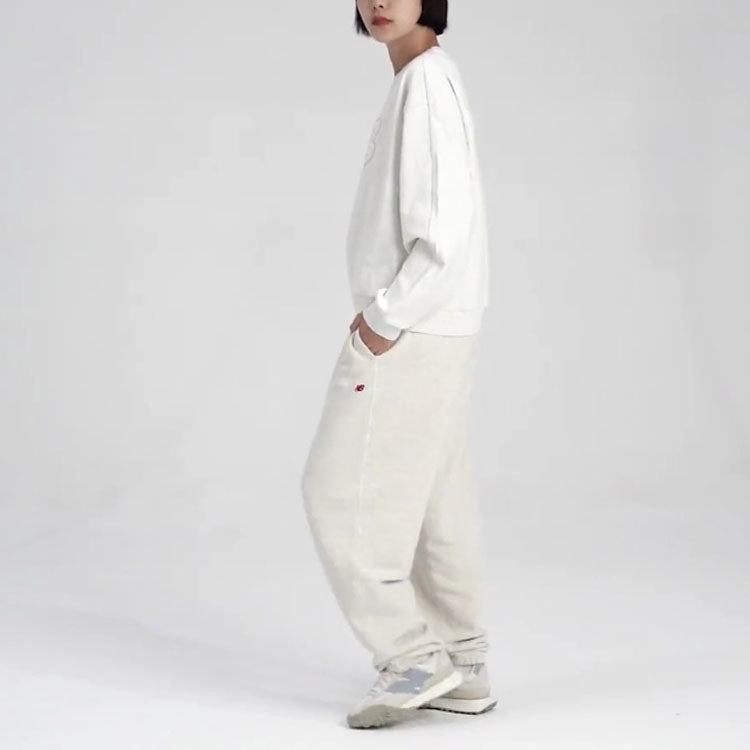 (WMNS) New Balance Logo Sweatshirt Asia Sizing 'White Grey' 5CC39752-OA