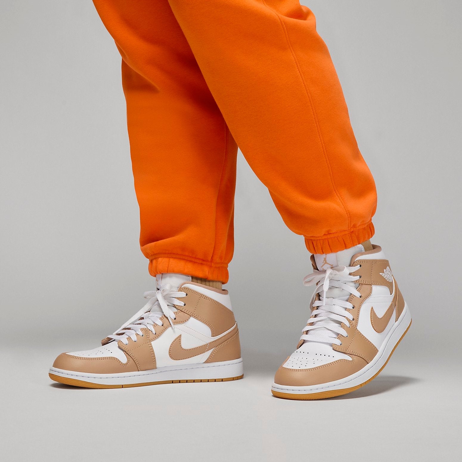 (WMNS) Air Jordan Brooklyn Sweatpants 'Orange' DQ4480-847