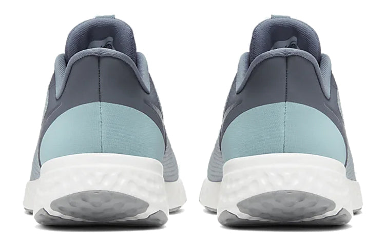 (WMNS) Nike Revolution 5 Wide 'Wolf Grey' BQ6715-001
