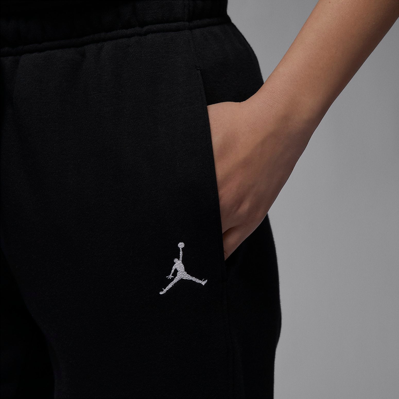 (WMNS) Air Jordan Brooklyn Fleece 'Black' FN4495-010