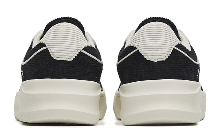 (WMNS) ANTA Classic Low 'Black Grey' 122248068-1