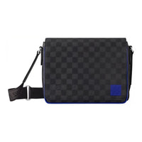 LOUIS VUITTON District Messenger