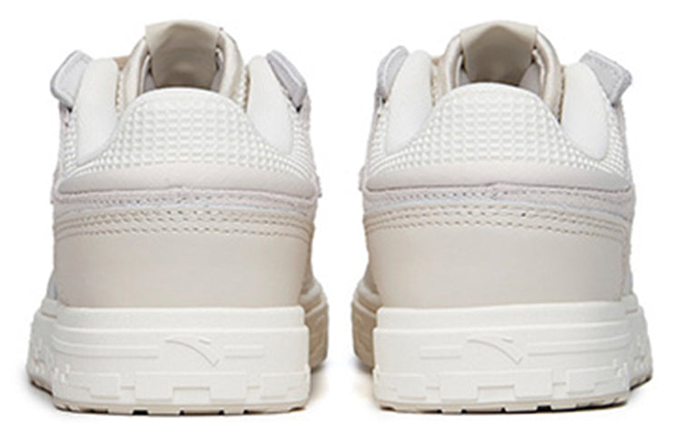 (WMNS) ANTA Streetball 'Grey White' 122218050-6