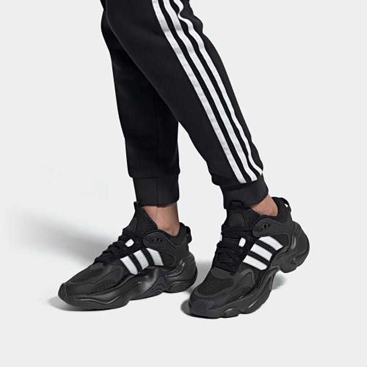 (WMNS) adidas Magmur Runner 'Black White' EE5141
