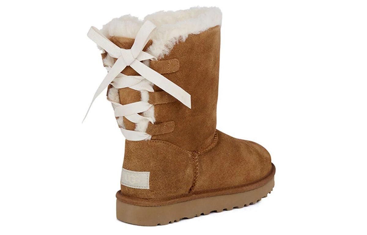 (WMNS) UGG Short Bow Stiefel Fleece Lined Brown 1110706-CHE