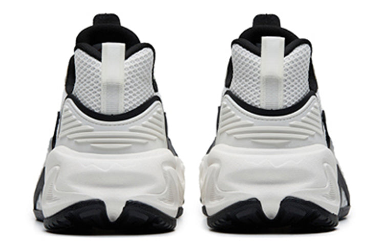 (WMNS) ANTA Walker 3 'White Black' 122238881-3