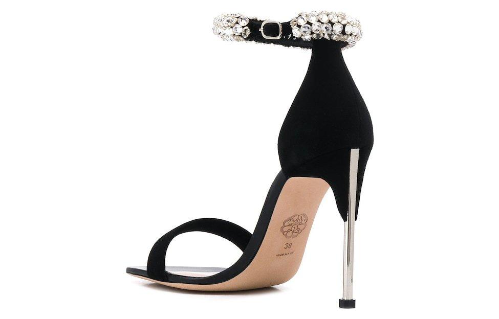 (WMNS) Alexander McQueen Crystal Ankle Cuff Sandals 'Black Silver' 586437WHV6B1064