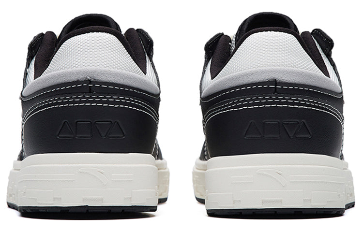 (WMNS) ANTA Street Naughty Low 'Black Grey White' 122238066-9