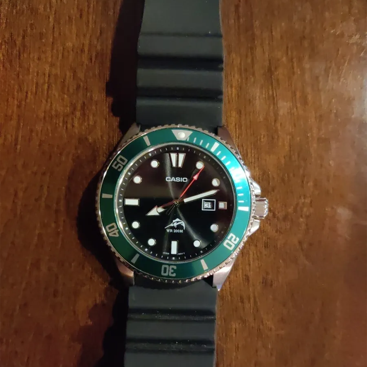 Men's CASIO Series 200m Waterproof Stainless Steel Black Dial Luminous Quartz Watch Mens Green Analog MDV-106B-1A3VCF