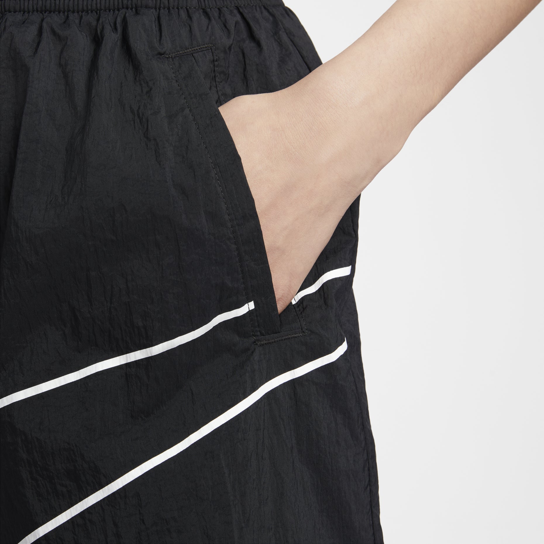 (WMNS) Nike Sportswear Essential Woven Shorts Asia Sizing 'Black' HM4633-010
