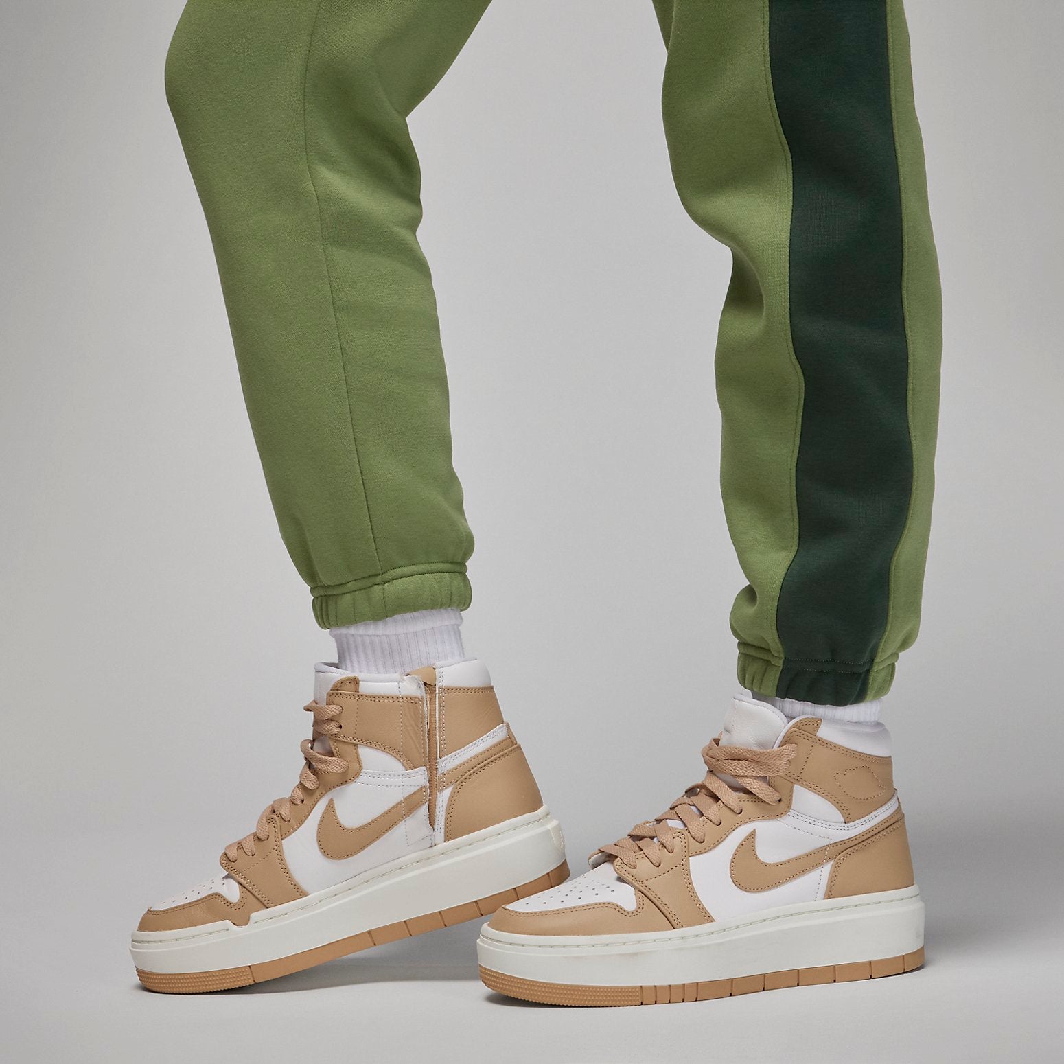 (WMNS) Air Jordan Brooklyn Sweatpants 'Green' FB5171-340