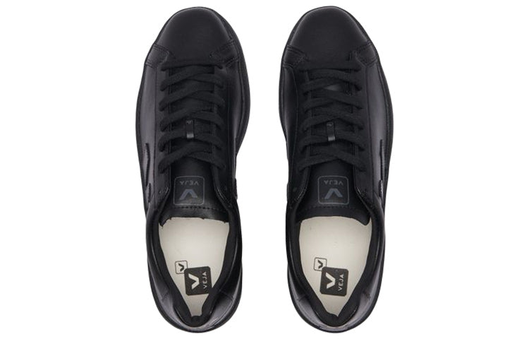 Veja Urca CWL 'Full Black' UC072597