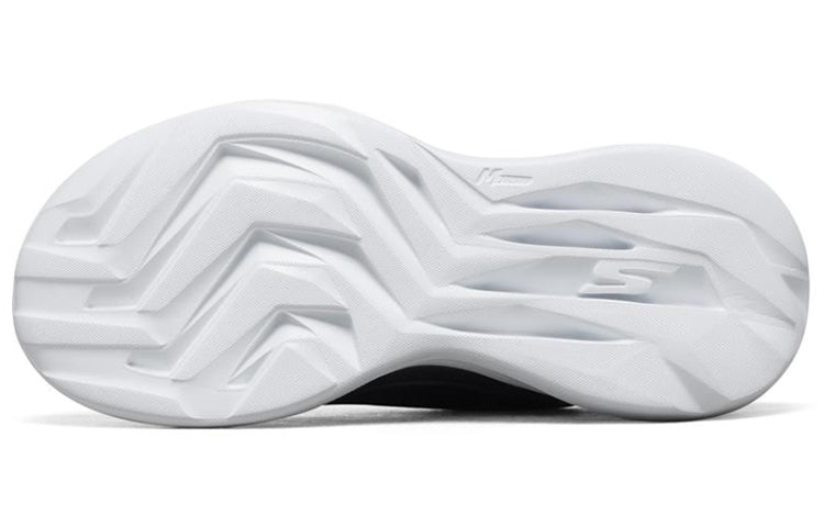 (WMNS) Skechers Go Run Fast Black/White 667053-BKW