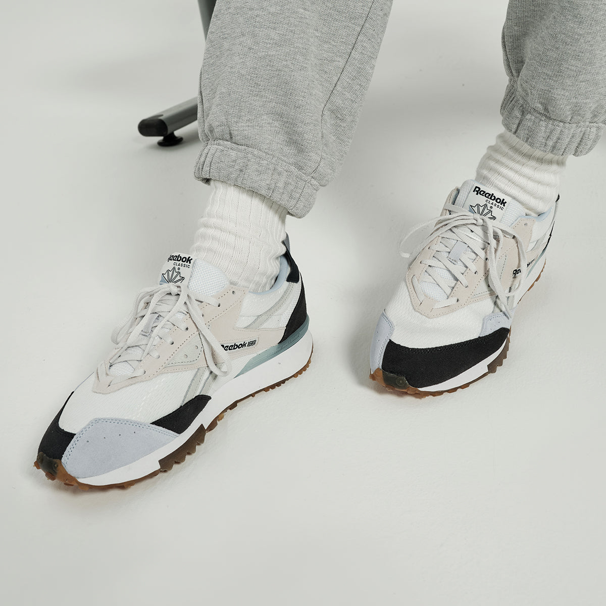 Reebok LX2200 'White Black' 100074413