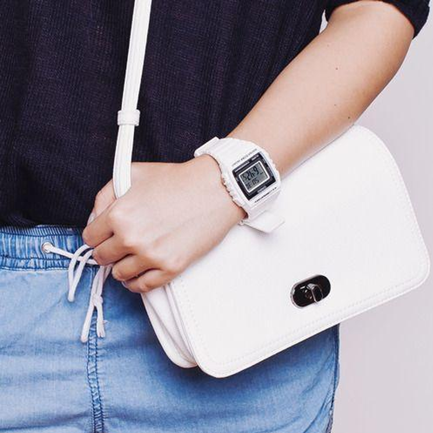 CASIO Unisex STANDARD Waterproof White Digital W-215H-7A