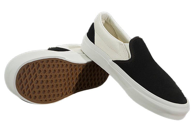 Vans Unisex Classic Slip-on Shoes Black/White VN0A38F7QTY