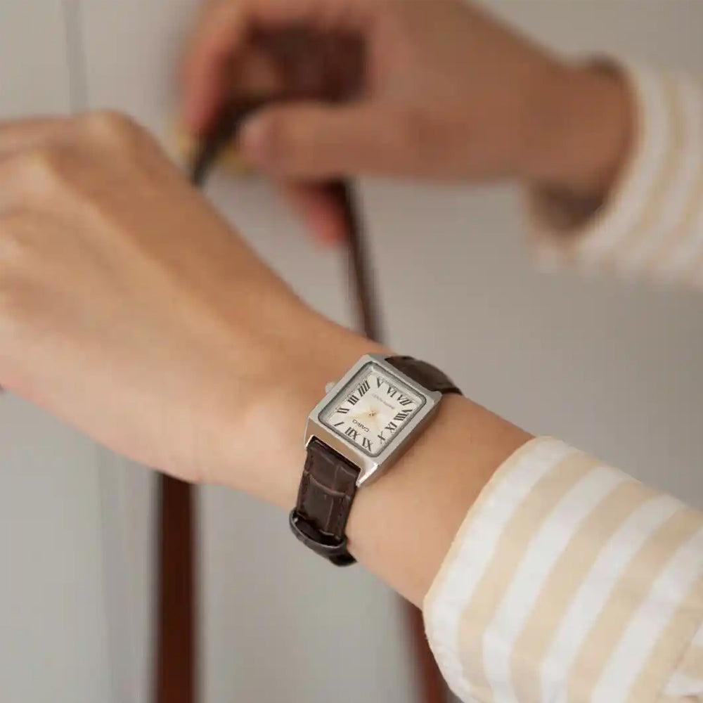 CASIO VINTAGE Series Gold Strap Small Casual Retro Literature and Art Small TANK quartz Brown Analog LTP-V007L-9B