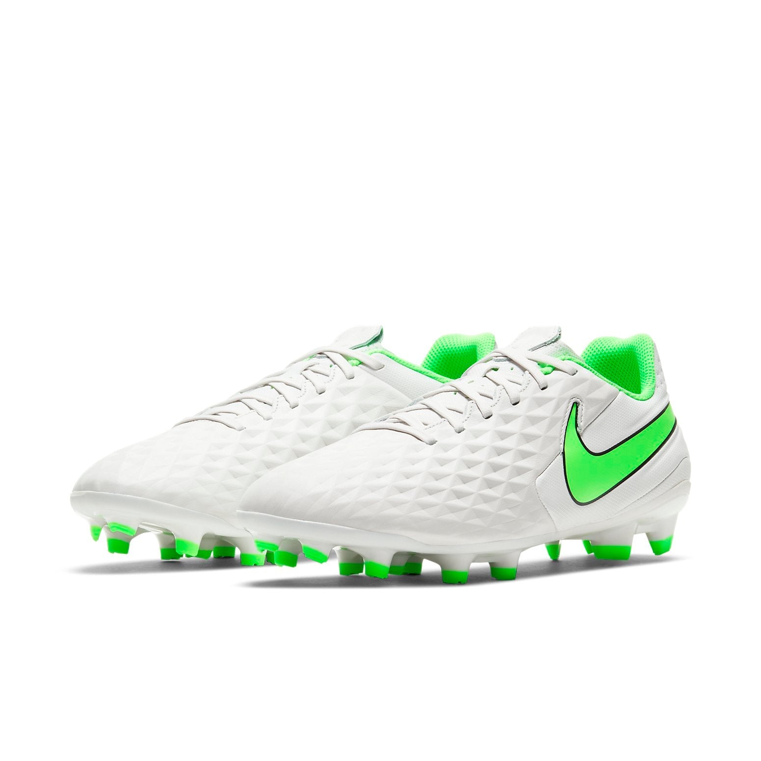 Nike Tiempo Legend 8 Academy MG Light silver AT5292-030