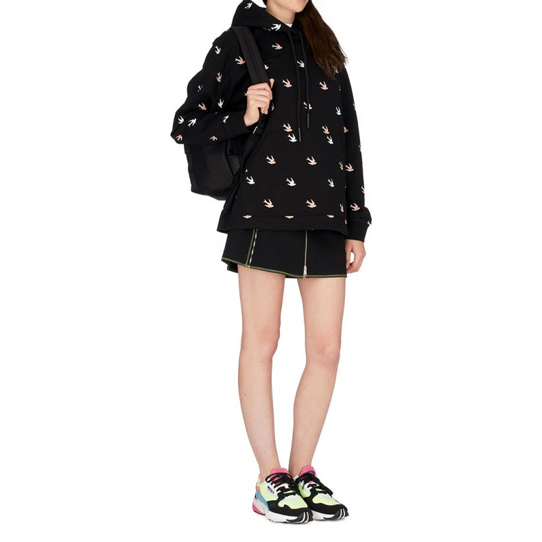 (WMNS) Alexander McQueen Contrasting Colors Printing Logo Hoodie 'Black' 566916-RNJ57-1000