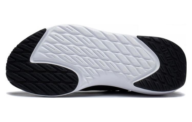 (WMNS) Li-Ning Soft Go 'Black White' AGLT106-2