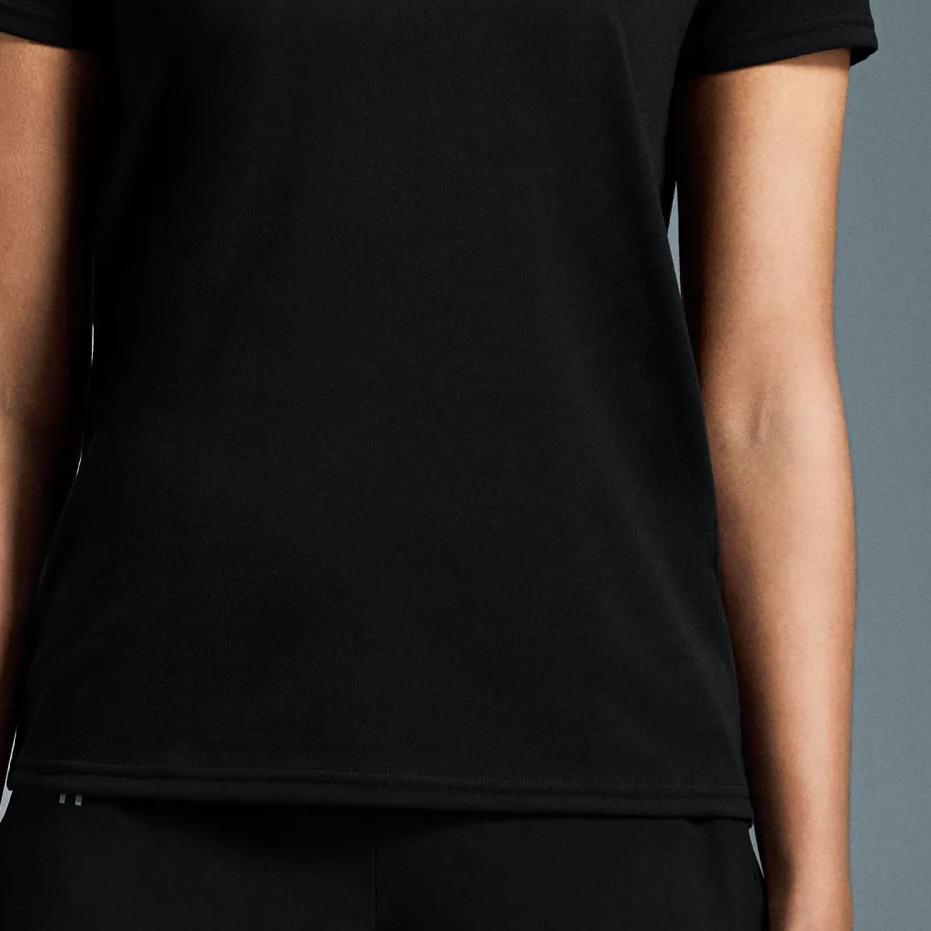 (WMNS) On Running Run-T T-Shirt 'Black' 1WE30390553