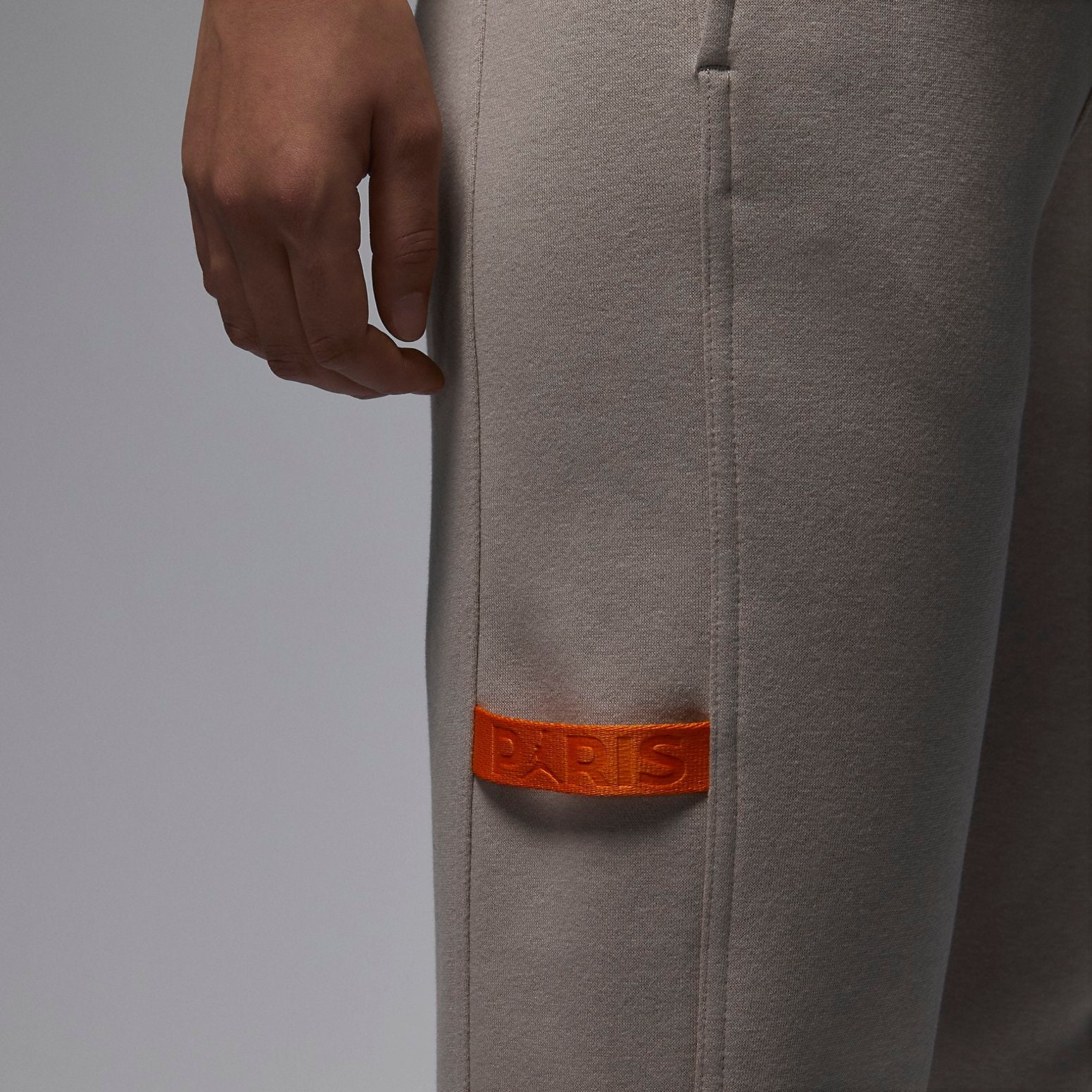 (WMNS) Air Jordan x Paris Saint-Germain Sweatpants 'Stone' FD6998-230