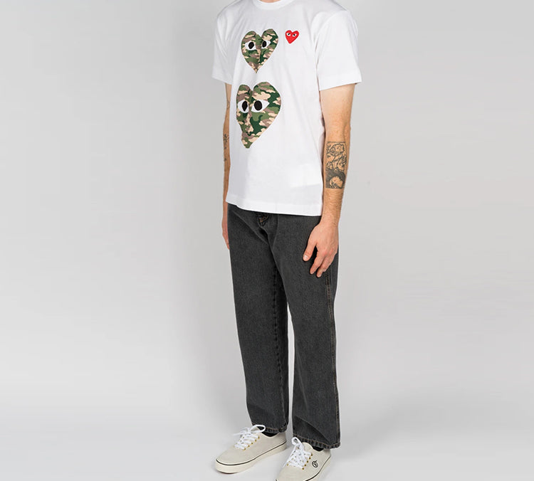 COMME des GARCONS PLAY Camouflage Two Heats Logo Tee 'White' AZ-T246-051-1