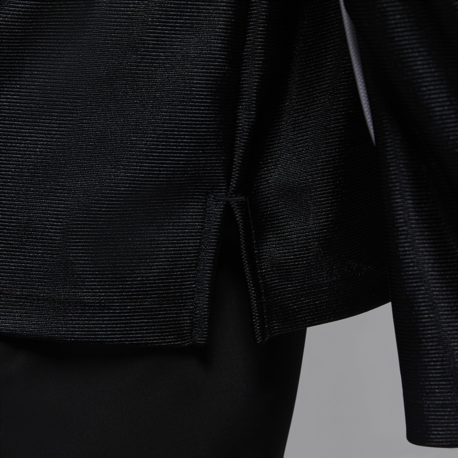 (WMNS) Air Jordan Long Sleeve Jersey Asia Sizing 'Black' HF9460-010